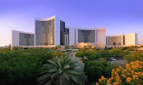 گرند حیات دبی